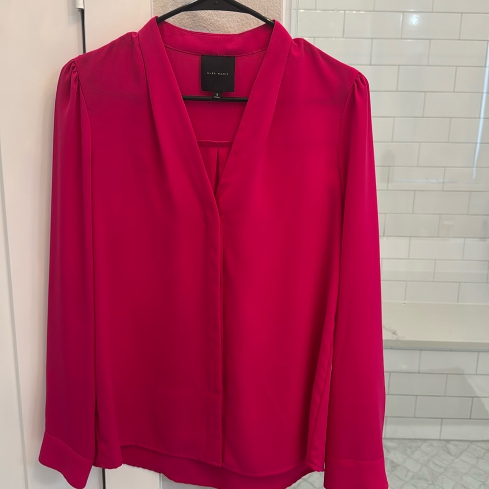 Simple, hot pink long sleeve basic top!